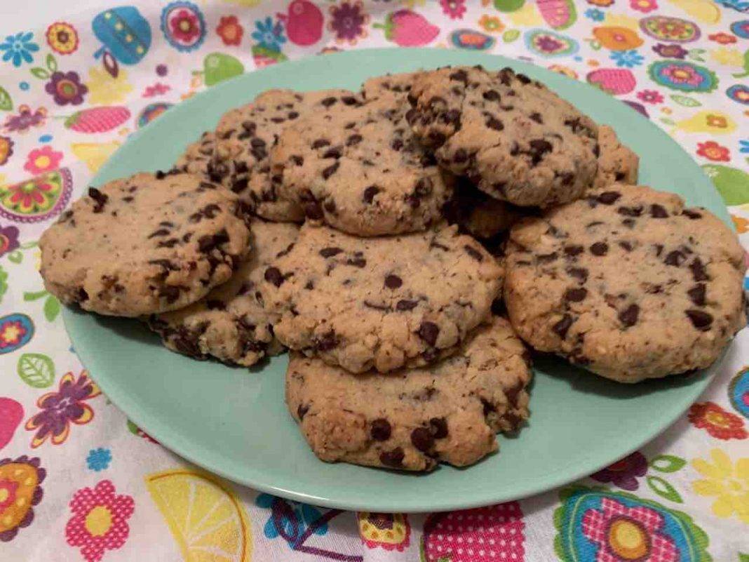 Cookie Al Cioccolato E Nocciole Friabili Le Video Ricette Di Ricettasprint