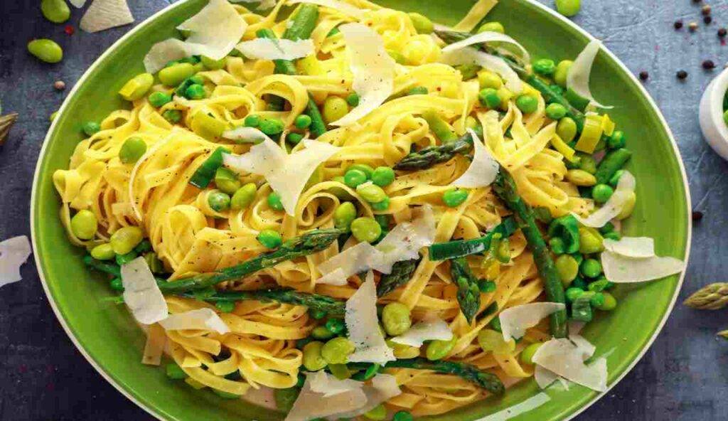 Tagliatelle Con Fave Piselli E Asparagi Saporito E Pronto In Poco Tempo