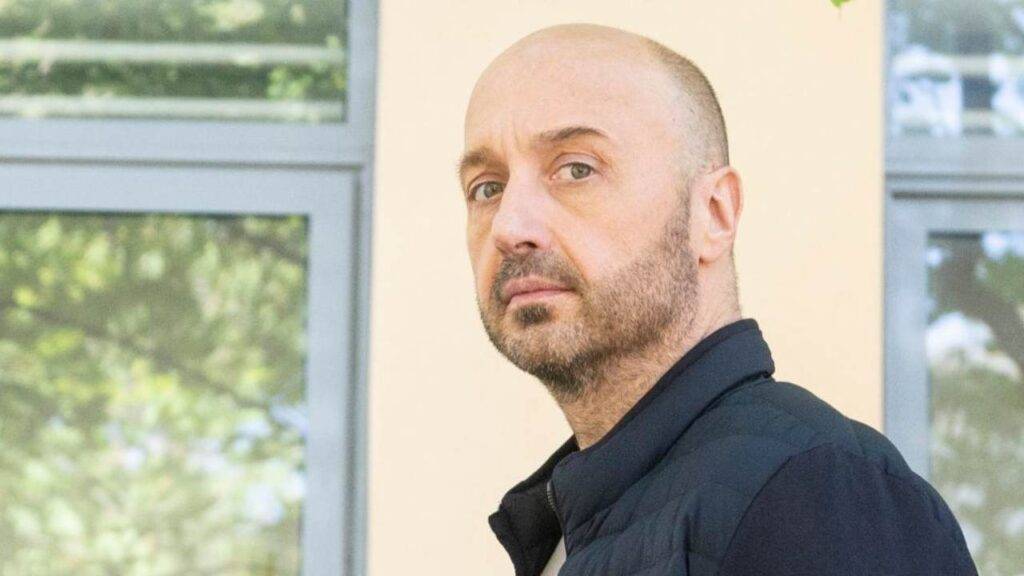 Joe Bastianich Atterraggio D Emergenza Baraonda In Areo Video