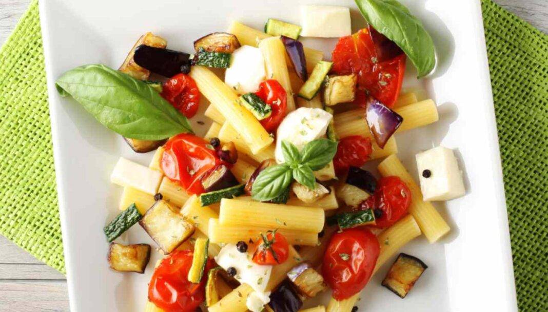 Insalata Di Pasta Melanzane Mozzarelle E Pomodori Appetitosa E Facile