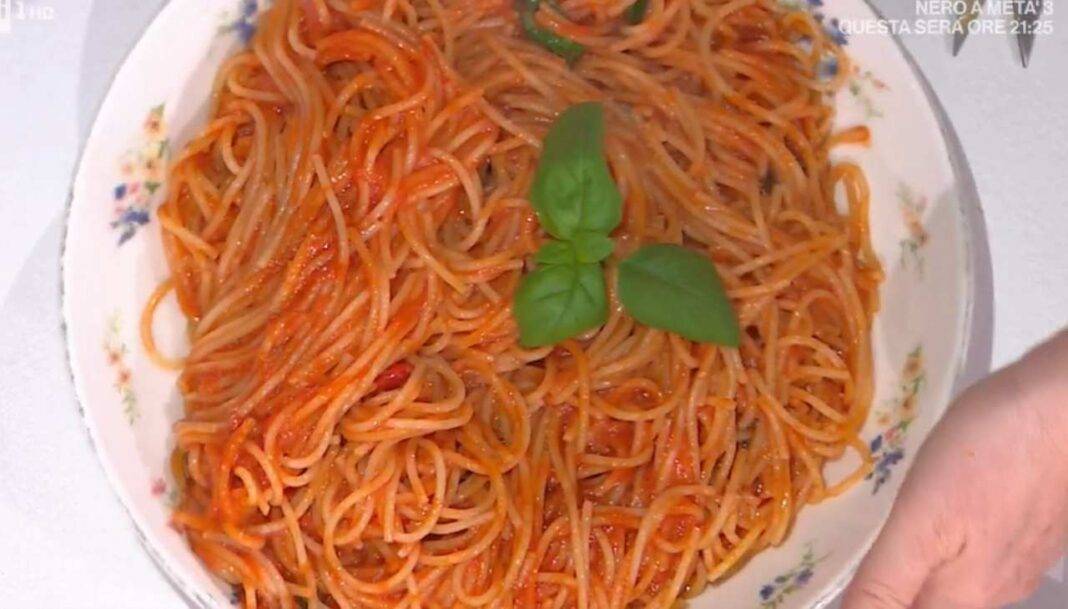 Spaghetti al pomodoro È sempre mezzogiorno Ricetta della chef Zia