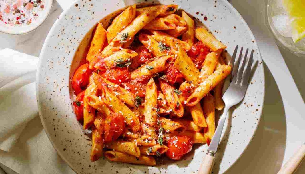 Pasta all arrabbiata con i pomodorini freschi più inebriante