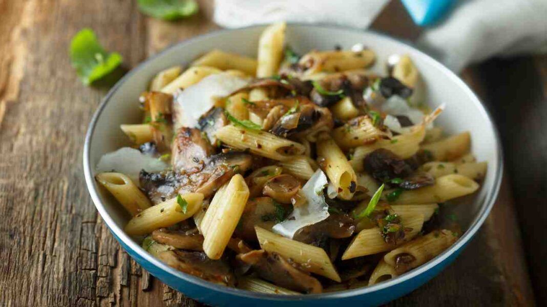 Pasta Funghi E Scaglie Di Parmigiano Gustosa Facile E Appetitosa Da