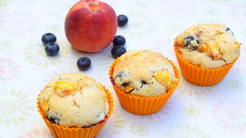 Muffin Alle Pesche E Mirtilli Light Il Dolcetto Estivo Perfetto Quando