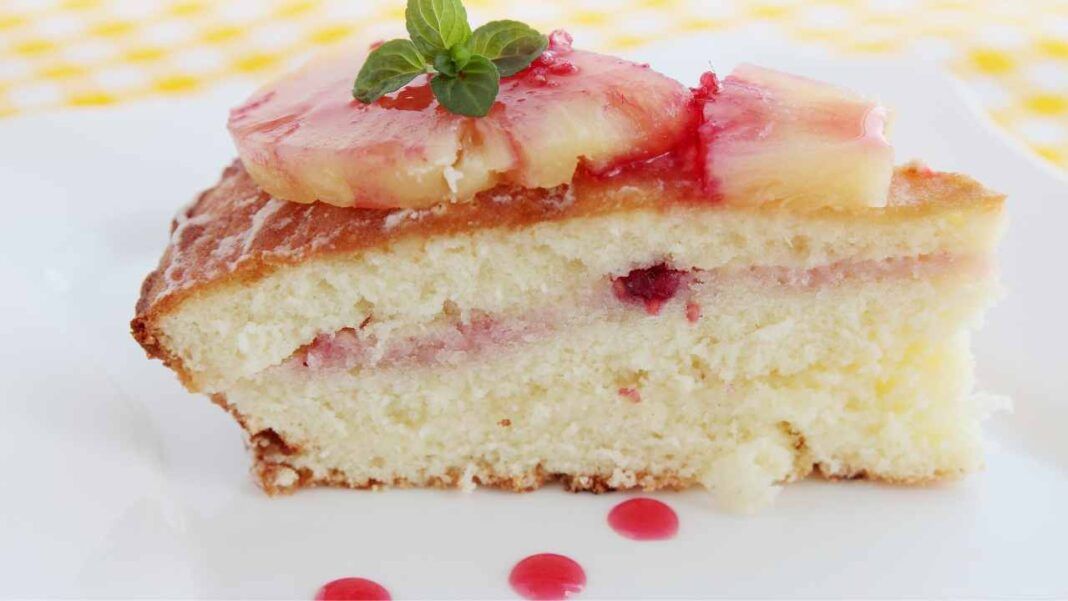 Torta All Ananas E Confettura Di Fragole Un Mix Esplosivo Di Sapori E