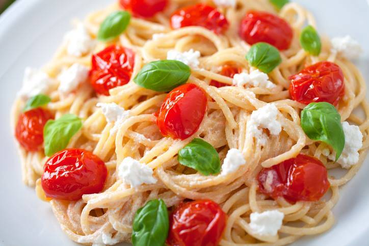 spaghetti con pomodorini e ricotta