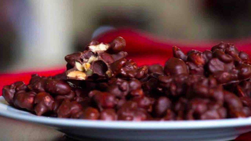 Mandorle E Nocciole Ricoperte Di Cioccolato Ricette Natale