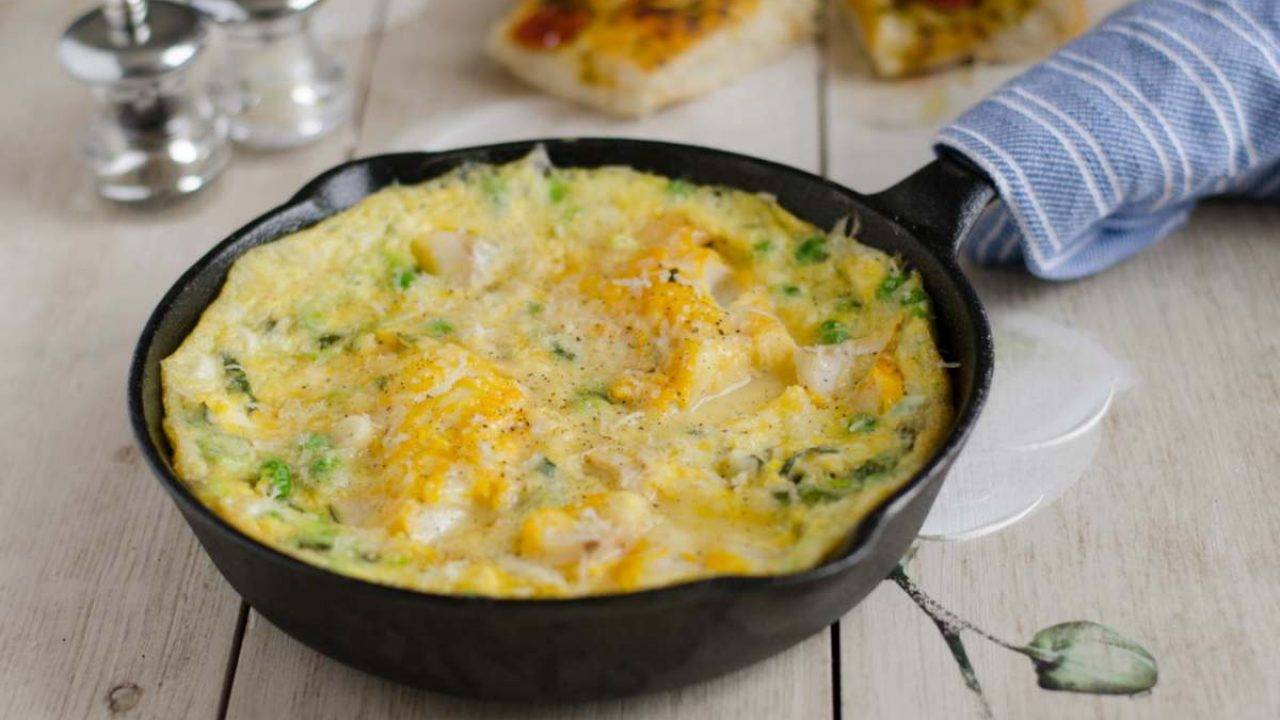 Pizza di patate in padella, una rustica bontà pronta in pochissimo tempo!