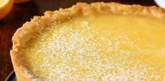 Crostata ripiena di ricotta e limone