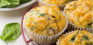 Muffin con spinaci e formaggio