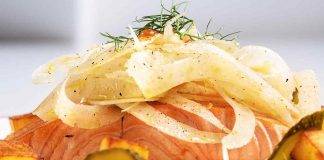 Salmone al forno con arancia e finocchi