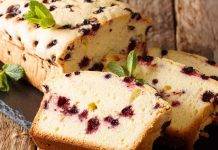 Plumcake allo yogurt e ribes neri