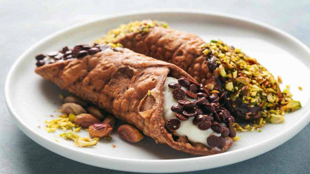 Cannoli siciliani ricetta tradizionale | Croccanti e golosi