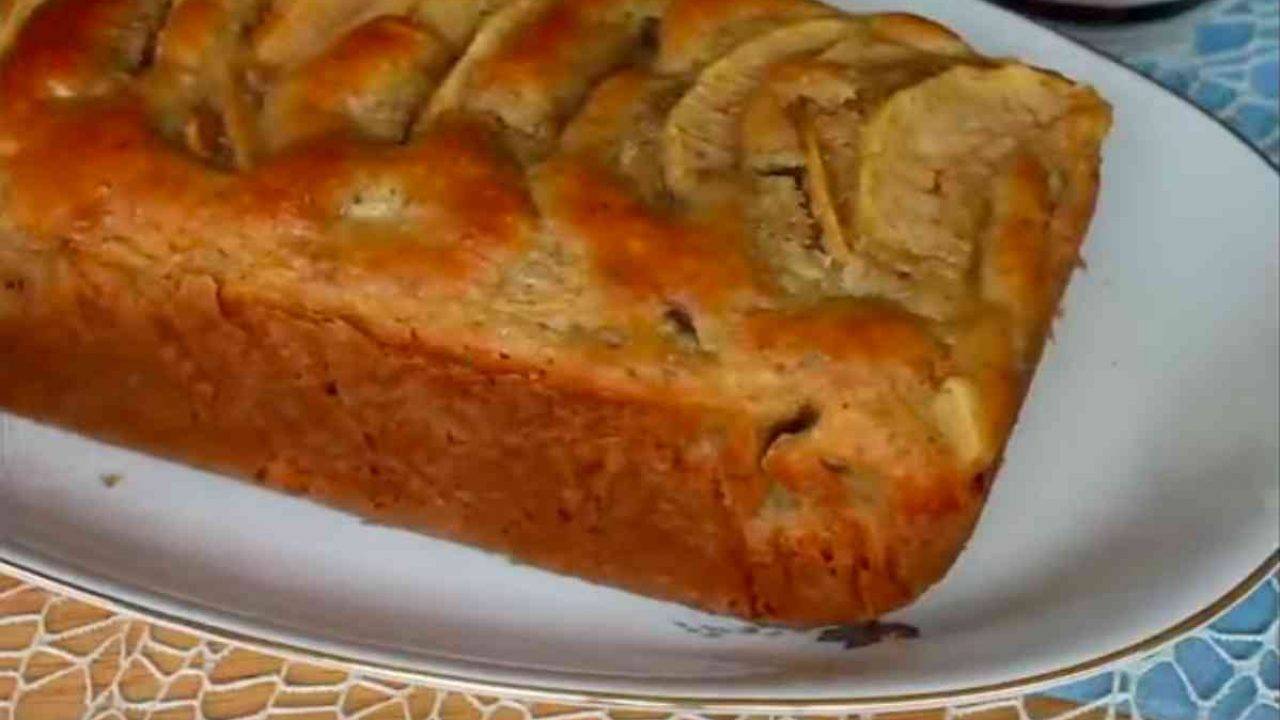 Plumcake morbido allo yogurt con mele, noci e uvetta