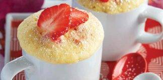 Torta in tazza alle fragole light - ricettasprint