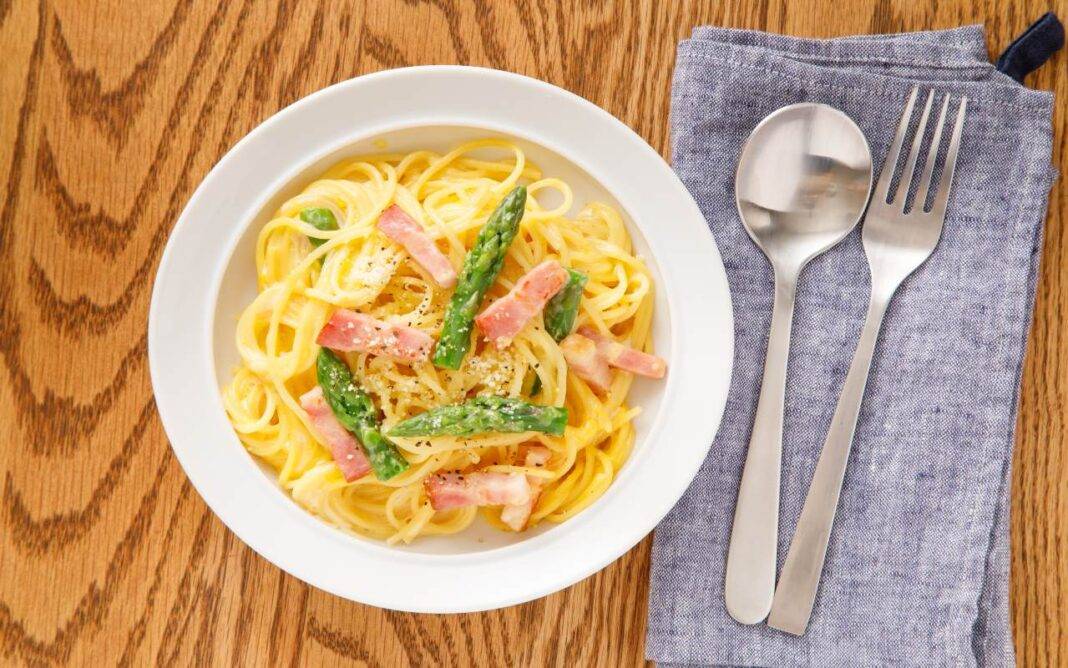 Carbonara con asparagi | Il primo piatto cucinato come ...