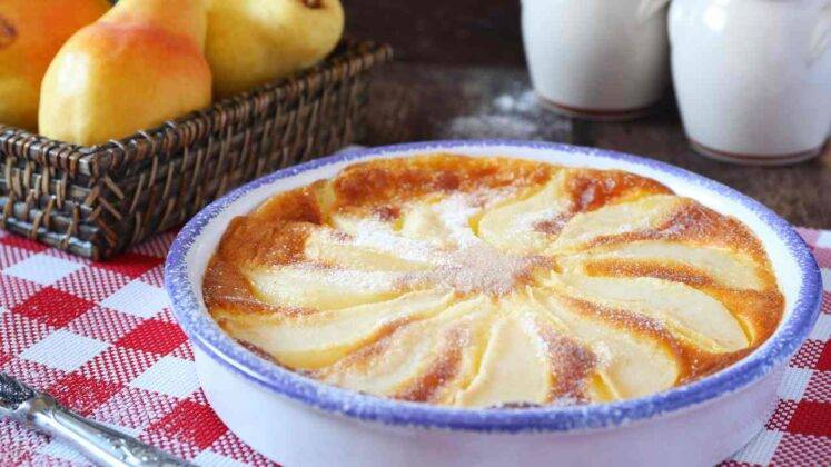 Clafoutis di pere | Ricetta dolce senza lievito e senza burro