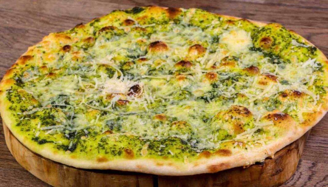 Pizza Al Pesto Genovese E Formaggio L Più Saporita Col Parmigiano Grattato 1493