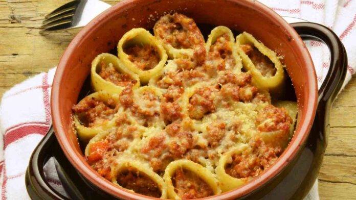 Paccheri gratinati ripieni al ragù | Primo piatto di ...