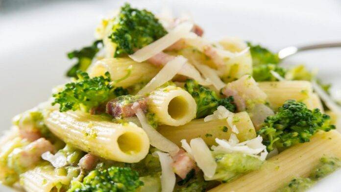 Rigatoni Con Broccoletti E Pancetta | Pronto In Pochi Minuti