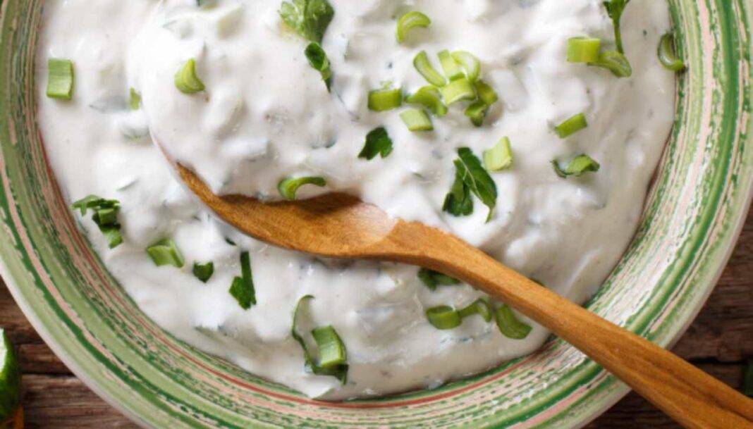 Insalata di gamberetti in salsa di yogurt greco | Perfetto ...