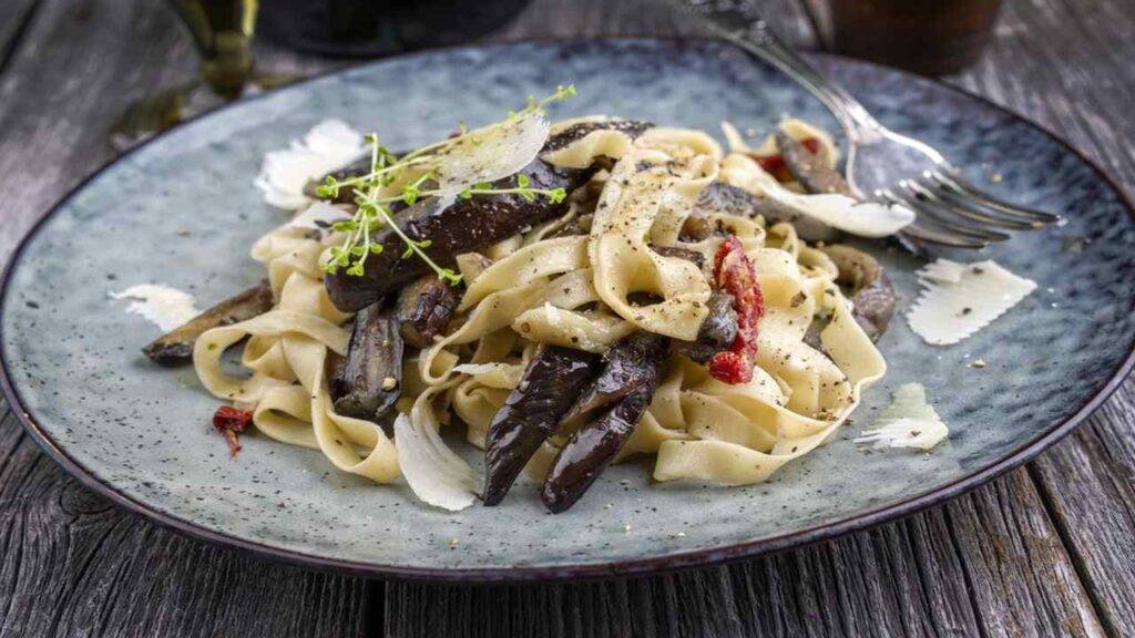 Pasta con le melanzane in bianco | Veloce e facile da ...