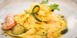 Pasta con zucchine e gamberi