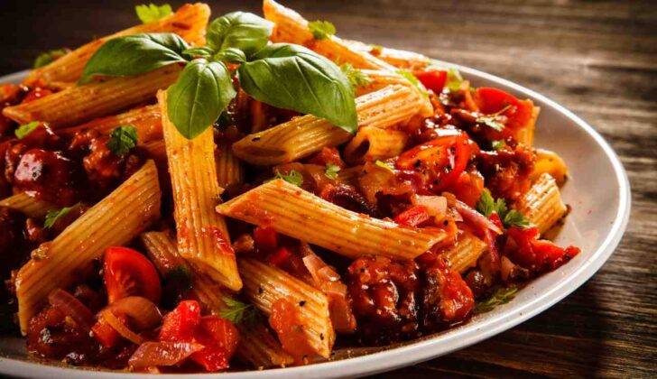 Penne salsiccia pomodorini e cipolla | Pronte in meno di ...