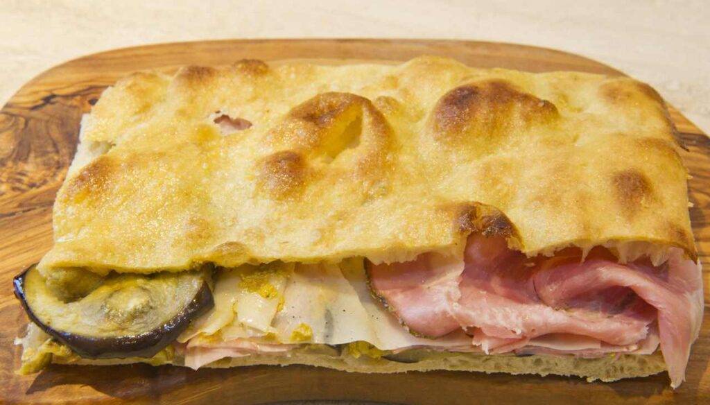 Focaccia Allo Stracchino Ripiena Di Zucchine E Prosciutto Cotto