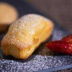 Mini plumcake di ricotta con crema pasticcera AdobeStock