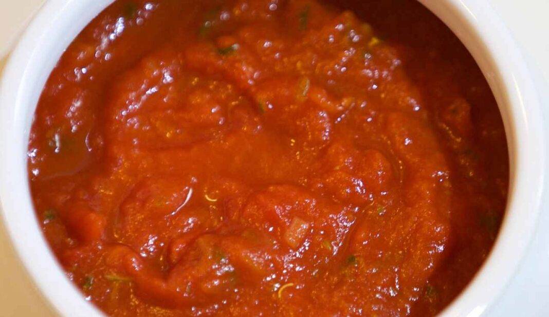 Sugo di pomodoro fresco | Ricetta della nonna e segreti di ...