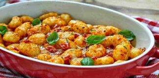 Gnocchi di ricotta con pomodoro e melanzane