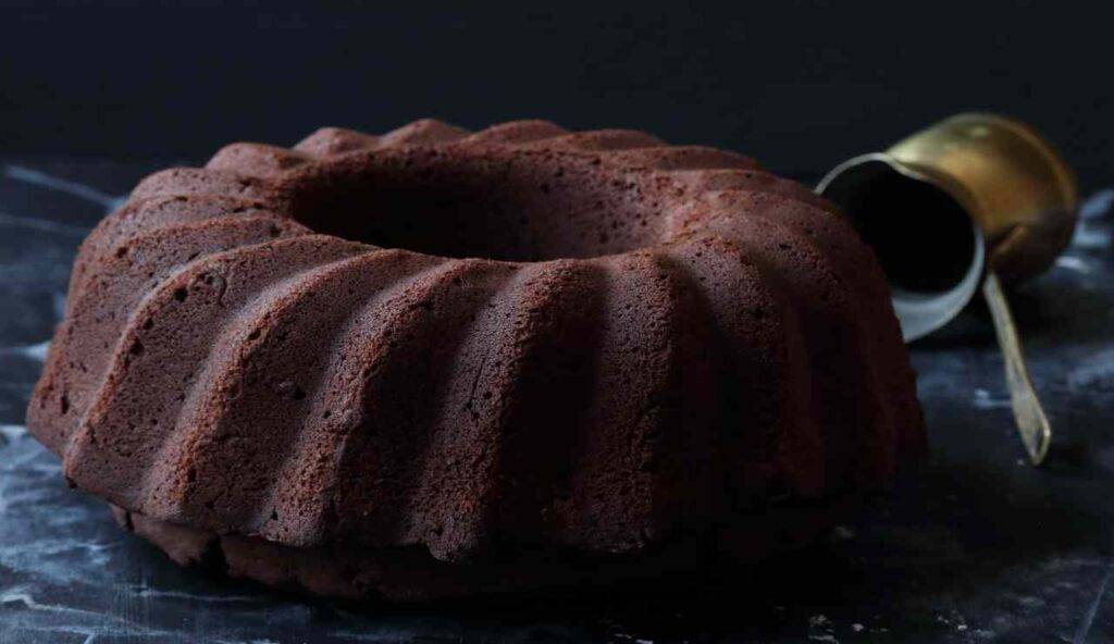 Ciambella Alta E Soffice Al Cioccolato Fondente E Vaniglia