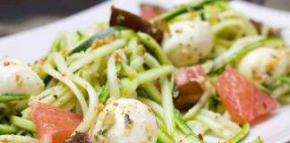 Spaghetti di zucchine alla caprese