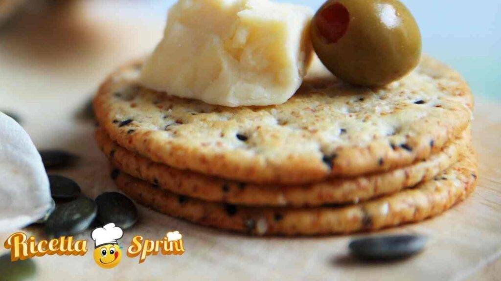 Crackers alle olive, finger food sfizioso e facilissimo da fare