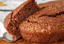 Torta cioccolato e nocciole il dolce da servire a colazione, finirà in un battibaleno