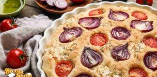 Focaccia cipolla e pomodori aggiungi un ingrediente all'impasto e sarà super soffice, si scioglie in bocca