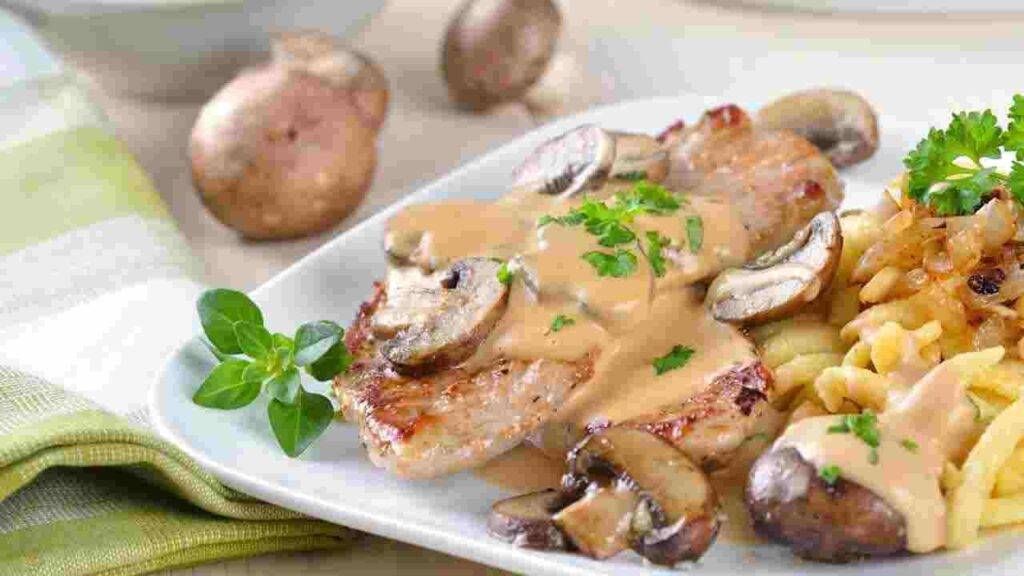 Scaloppine Di Maiale Ai Funghi Gustose E Pronte In Cinque Minuti Una Bella Ricetta Salvadanaio