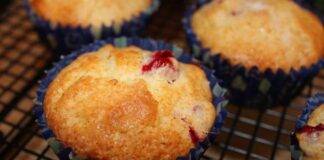 Muffin alla confettura di ciliegie senza burro ma quanto sono buoni e soffici, come una nuvola