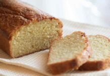 Plumcake al latte caldo soffice come una nuvola, a colazione non può mancare!