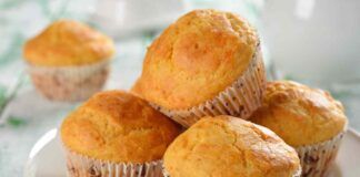 Muffin al latte caldo dalla consistenza soffice, la merenda sana per tutta la famiglia