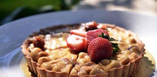 Crostata con crema di caramello e fragole 01062023 ricettasprint