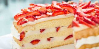 Torta dessert alle fragole super light | coccolati senza rimorsi