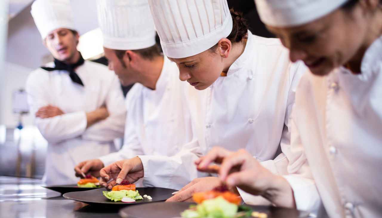 Chef più famosi del mondo 2023, che brutta figura per l'Italia: la  classifica parla chiaro, ecco chi c'è al primo posto 