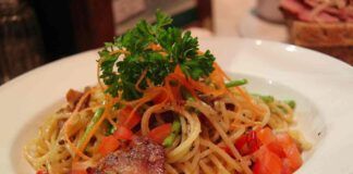 Spaghetti al bacon croccante e verdure 14072023 ricettasprint