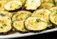 Zucchine alla scapece non fritte: metti tutto in forno, contengono pochissime calorie