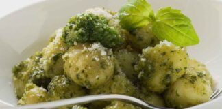 Gnocchi di patate con pesto di zucchine - RicettaSprint