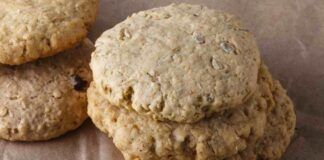 Faccio dei biscotti che abbassano il colesterolo: metto avena, cioccolato e cocco, da quando li mangio sto meglio