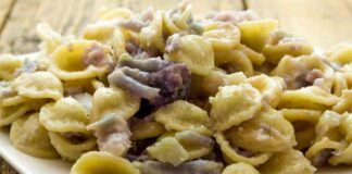 Le orecchiette le ho fatte cosi oggi non avevo nulla nel frigorifero, hanno fatto tutti la scarpetta quando le hanno finite dal piatto