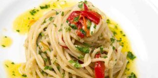 Se ti piacciono gli spaghetti aglio olio e peperoncino non sai che aggiungendo il limone diventa pazzesco, ti faccio vedere come si fa!